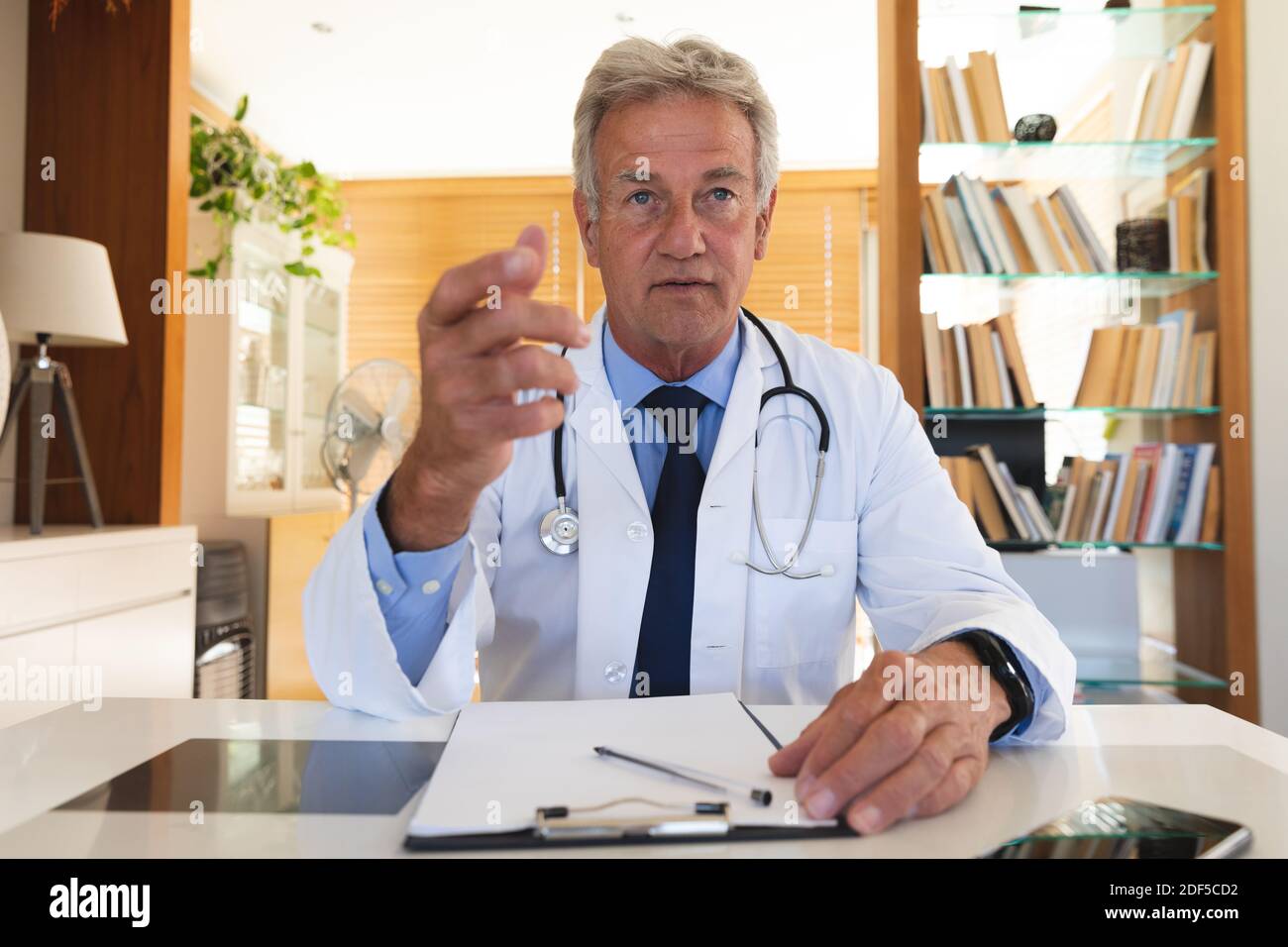 Portrait of senior caucasian male doctor in office Stock Photo - Alamy