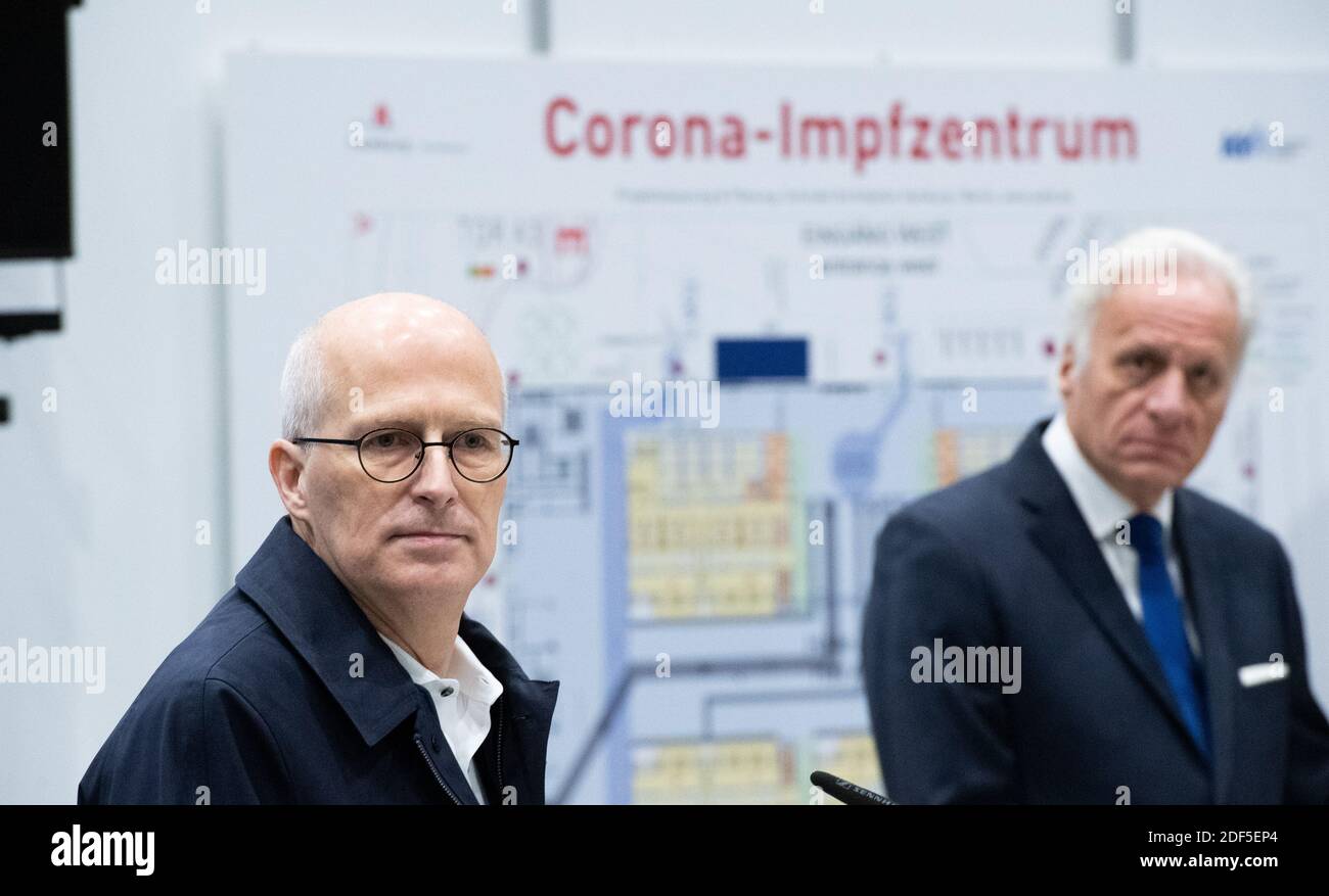 03 December 2020, Hamburg: Peter Tschentscher (l, SPD), First Mayor of Hamburg, and Walter Plassmann, Chairman of the Association of Statutory Health Insurance Physicians Hamburg (KVH), speak at a press conference on the construction of the vaccination centre in the Hamburg exhibition halls. The vaccination centre is to be available from mid-December with a capacity of up to 7000 vaccinations per day. Photo: Daniel Reinhardt/dpa Stock Photo