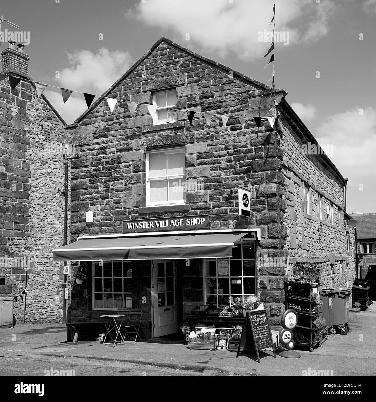 Detached shop Black and White Stock Photos & Images Alamy