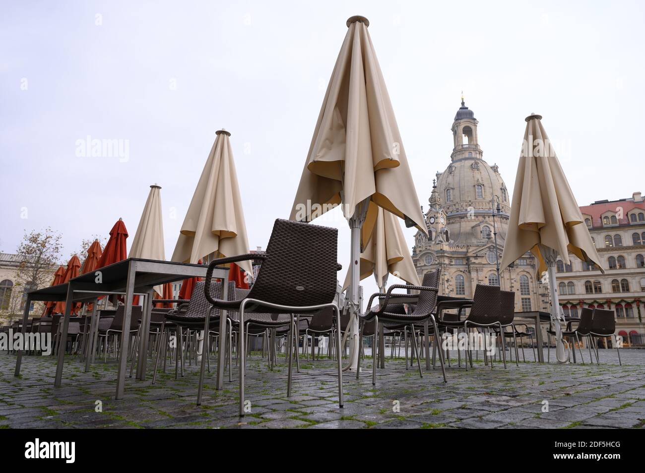 Dresden, Germany. 03rd Dec, 2020. Empty chairs and tables are standing on the Neumarkt in front of the Frauenkirche in front of a restaurant. Due to the partial lockdown, restaurants, leisure facilities and cultural institutions, among others, have to close. Credit: Sebastian Kahnert/dpa-Zentralbild/dpa/Alamy Live News Stock Photo