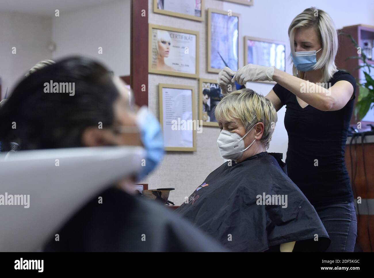 Hair Salons High Resolution Stock Photography And Images Alamy