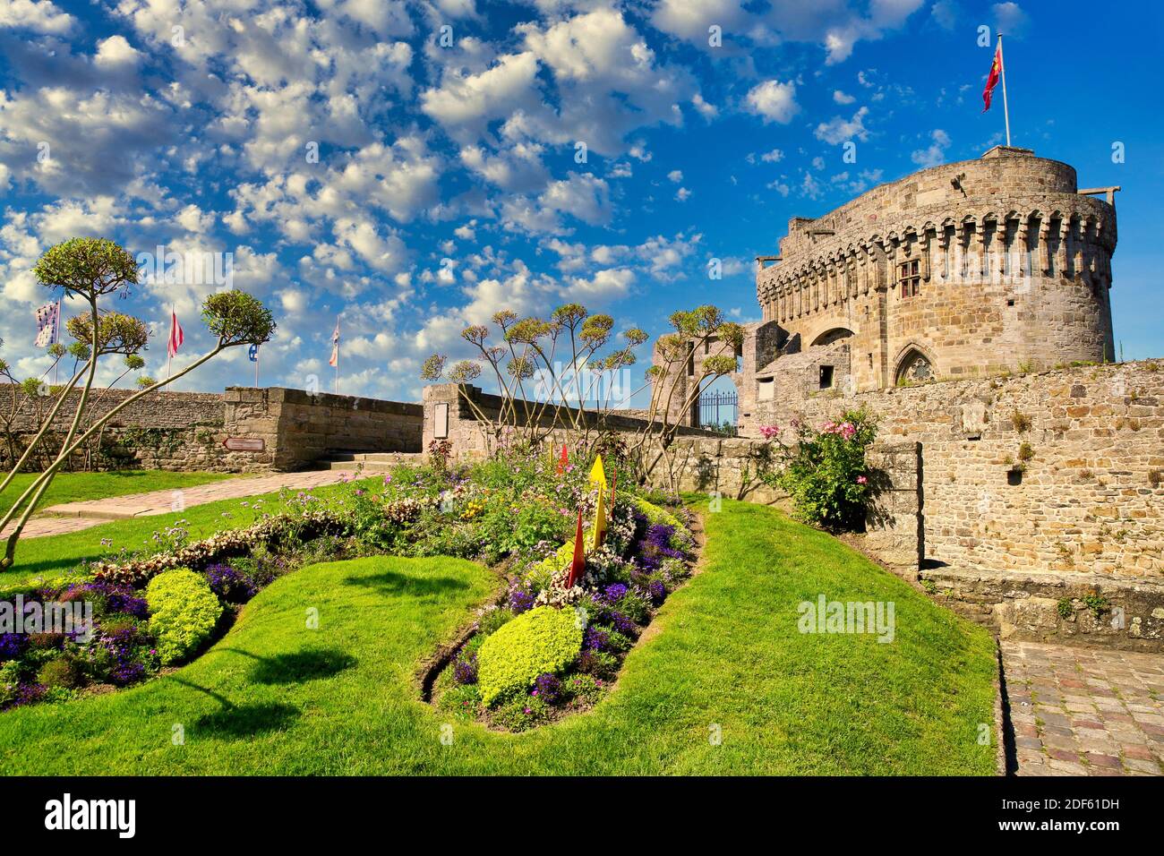 Chateau De Dinan, Dinan, Bretagne, Brittany, France Stock Photo - Alamy