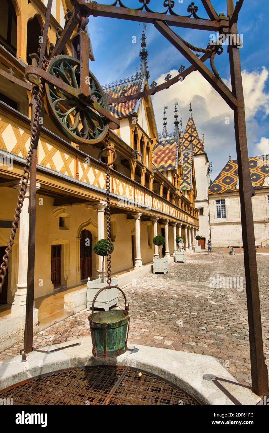 The Courtyard The Hotel Dieu Hospices De Beaune Beaune Cote D Or Burgundy Region Bourgogne France Europe Stock Photo Alamy