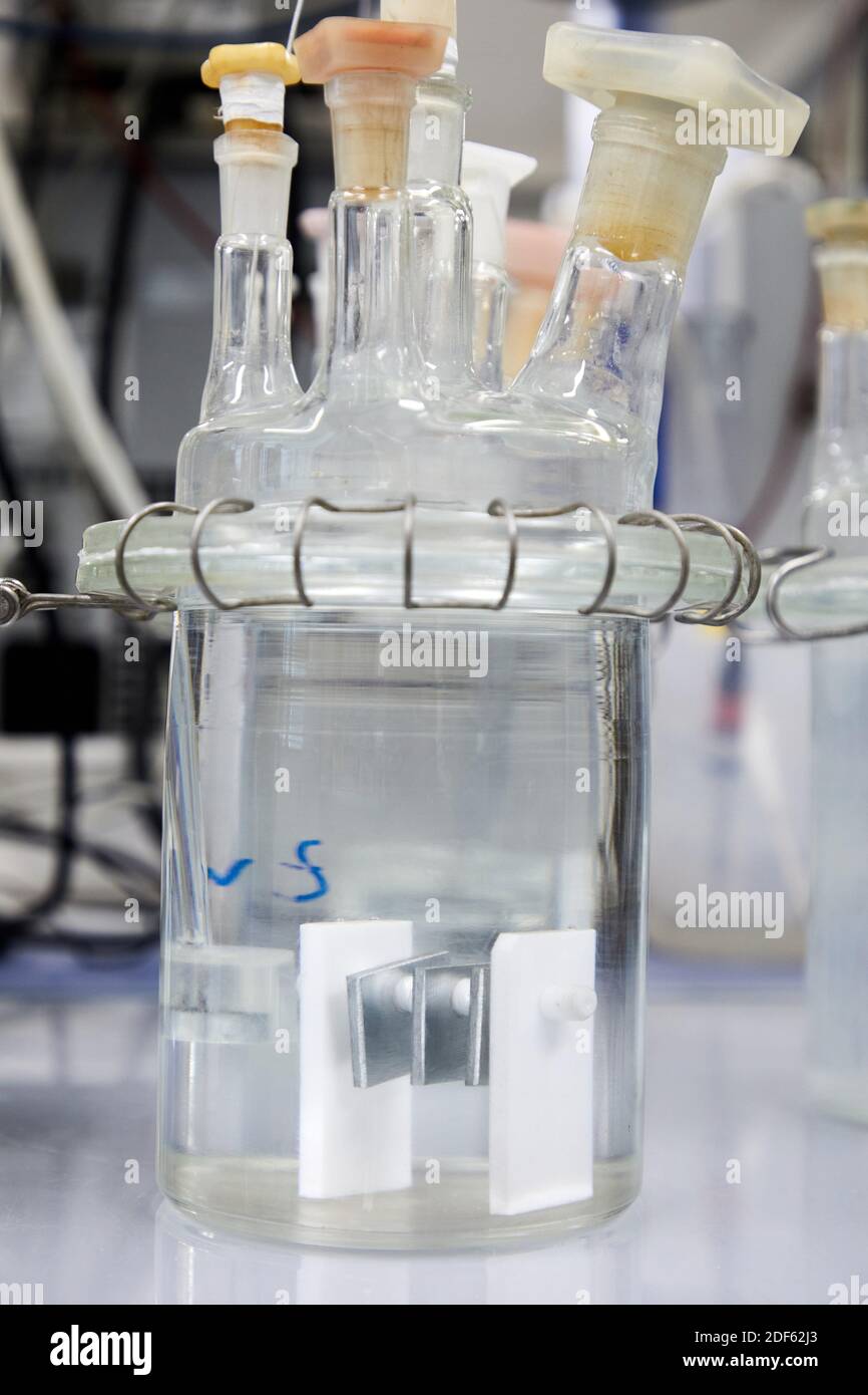 Potentiodynamic polarization test. Laboratory corrosion and