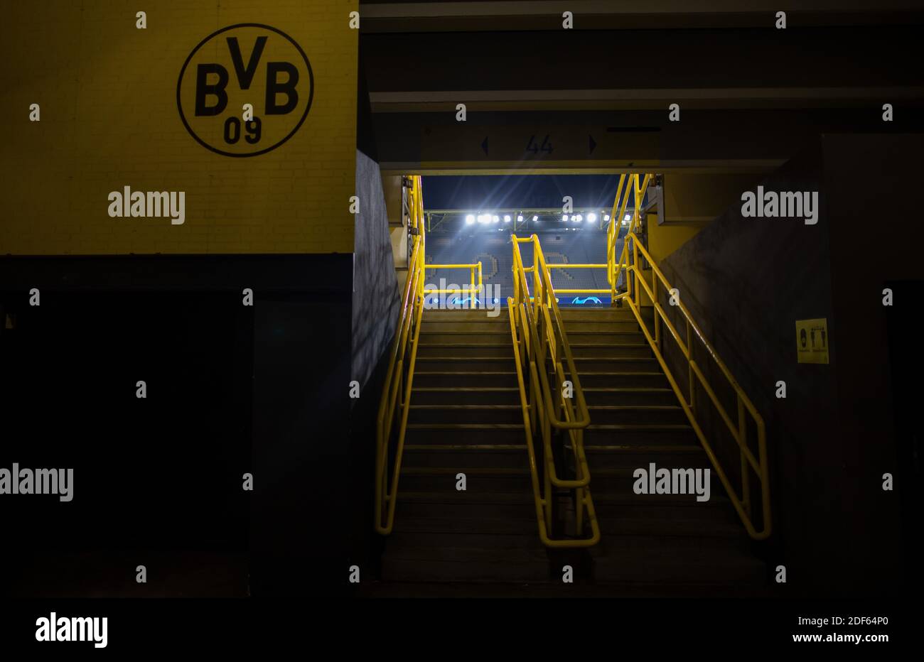 Leere Aufgänge trotz Spieltag  Empty rises despite matchday  Borussia Dortmund - Lazio Rom 02.12.2020, Fussball,  1. Bundesliga, Saison 2020/21  Foto: Stock Photo