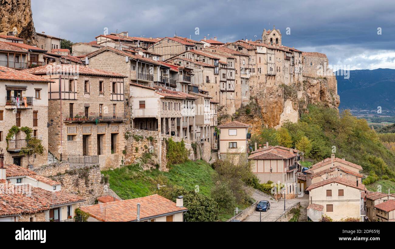 The hanging houses, Frías, province of Burgos, region of Las Merindades,  Spain Stock Photo - Alamy