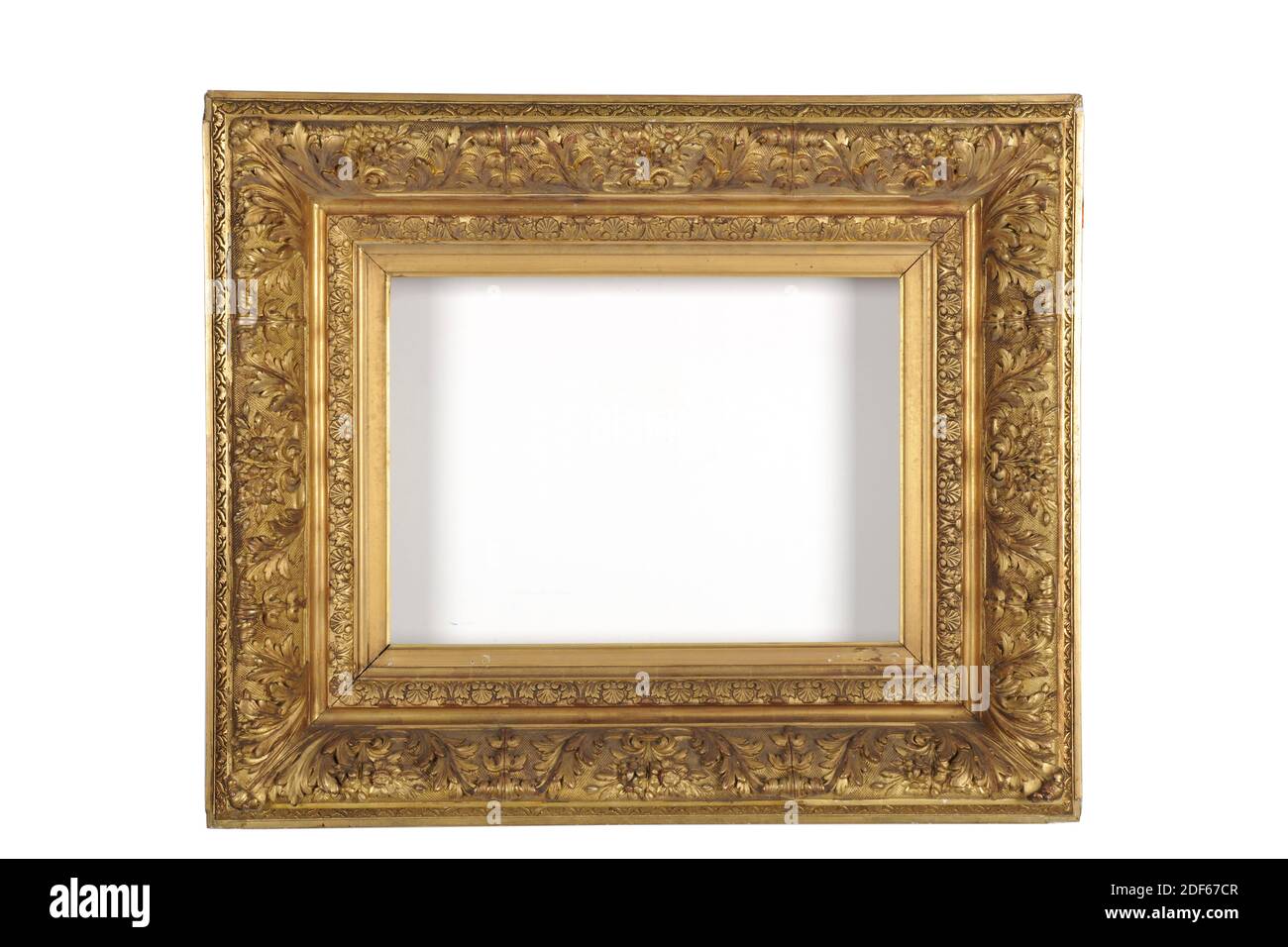 picture frame, Anonymous, second half 19th century, plaster, gilding, wood, gilded, Picture frame with a hollow frame with wide vertical profile and acanthus leaves in the corners. With a stepped inner edge starting with a pearl edge, then a smooth edge, an ornamental edge and another smooth edge. The frame has a laurel crown. The outer wall is hollow and is closed with a decorative edge, General: 79.5 x 64.4 x 11cm (795 x 644 x 110mm), Inner size: 51.7 x 37.5cm (517 x 375mm), Day size: 49.6 x 34.8cm (496 x 348mm Stock Photo