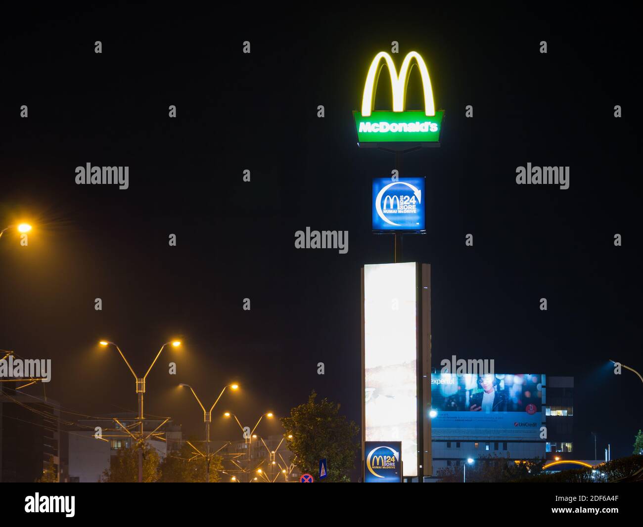 Mcdonalds drive thru at night hi-res stock photography and images - Alamy