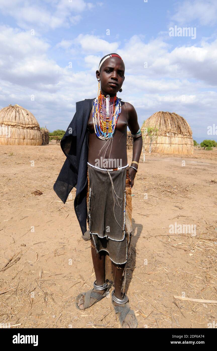 An Arbore or Erbore girl with yours traditionals ornaments. Chew Bahir, Ethiopia. Stock Photo