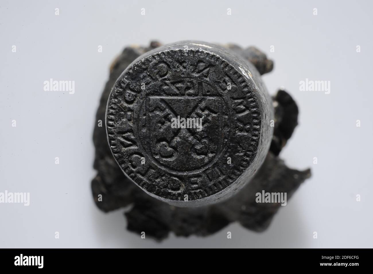 stamp (for coins and tokens), Anonymous, 1573, General: 4.7 x 5.9cm (47 x  59mm), Diameter stamp: 2.1cm (21mm), Elongated iron stamp, used for  striking the reverse of an emergency coin of 1