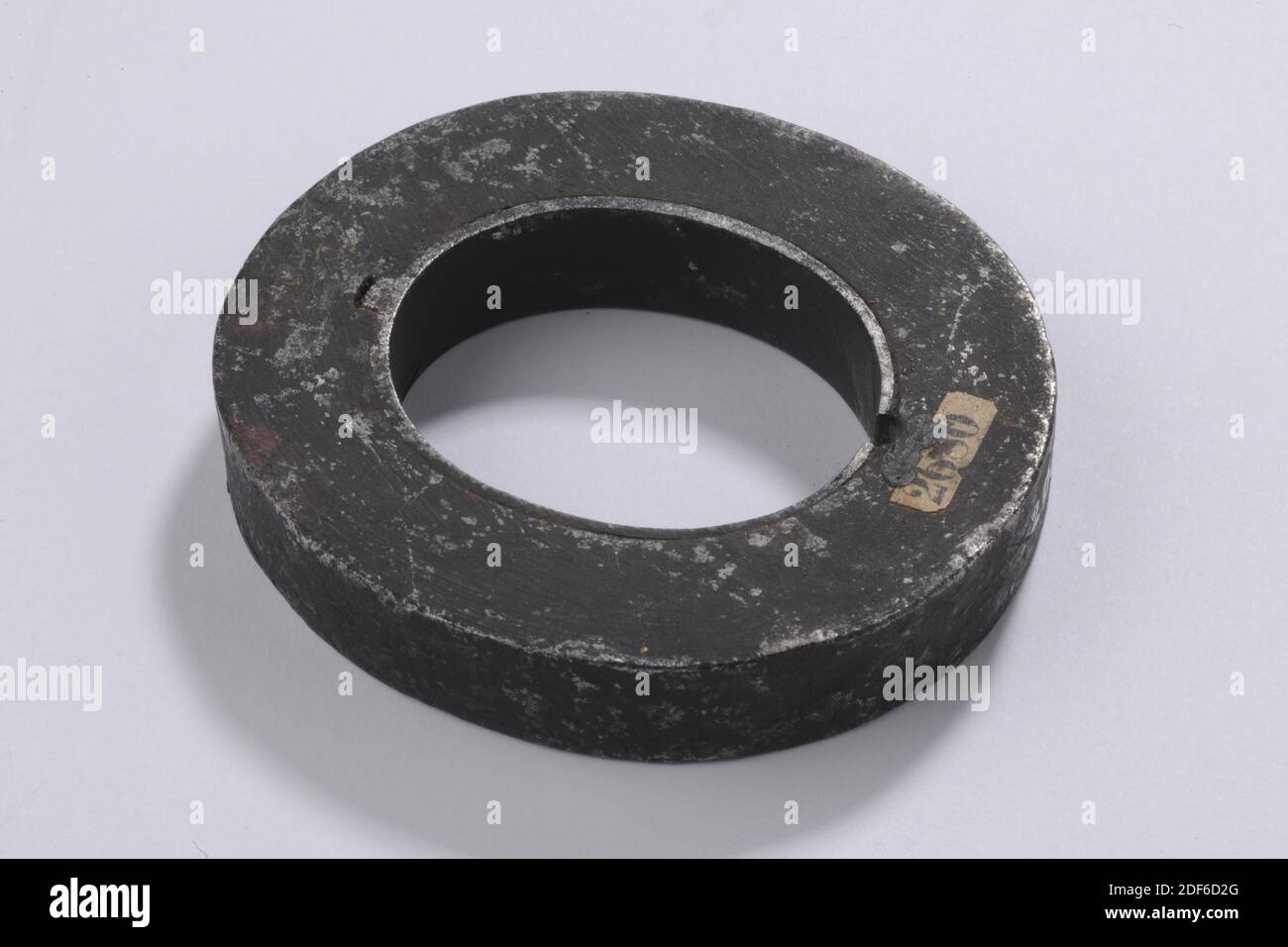Ring Object Genre Anonymous 1807 Cast General 1 3 X 7 6 X 7cm 13 X 76 X 70mm Inner Size 1 3 X 4 4 X 3 8cm 13 X 44 X 38mm Cast Iron