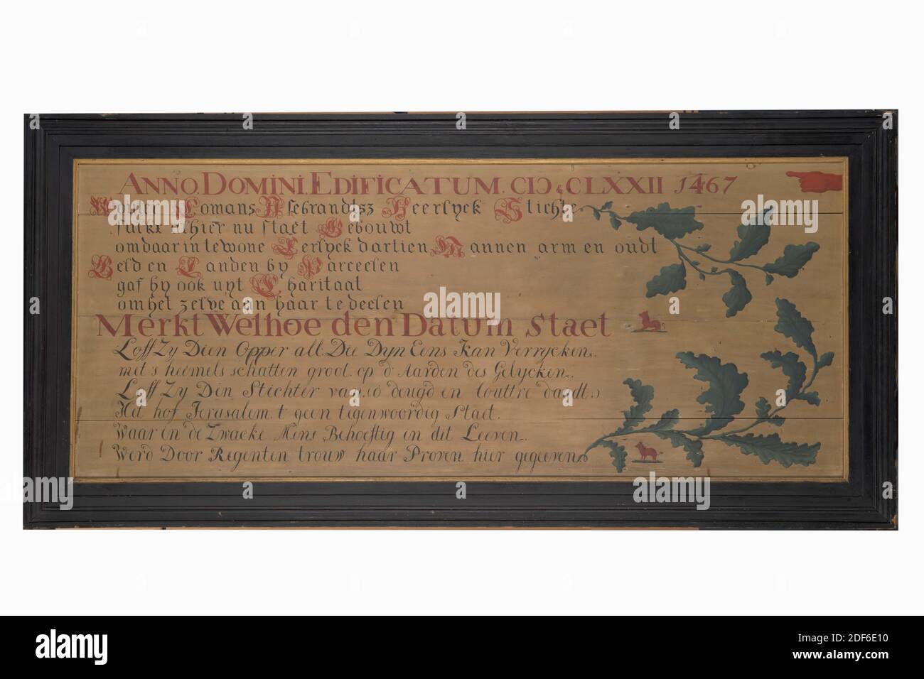 plate information, Anonymous, 17th century, painted, Wooden sign painted with a text concerning the foundation of the Jerusalem Court, in a black-painted wooden frame. At the top of the board is in red letters ANNO DOMINI EDIFICATUM M.CLXXII 1467 with underneath a six-line poem in black letters with red capital letters. The poem is dedicated to the founder Wouter Comans IJsebrandtsz, whose name is mentioned in the first line of the poem. Below is written in red letters Merkt Welthoe den Datum with a six-line poem in black letters. To the right of the text is a green branch with oak leaves with Stock Photo