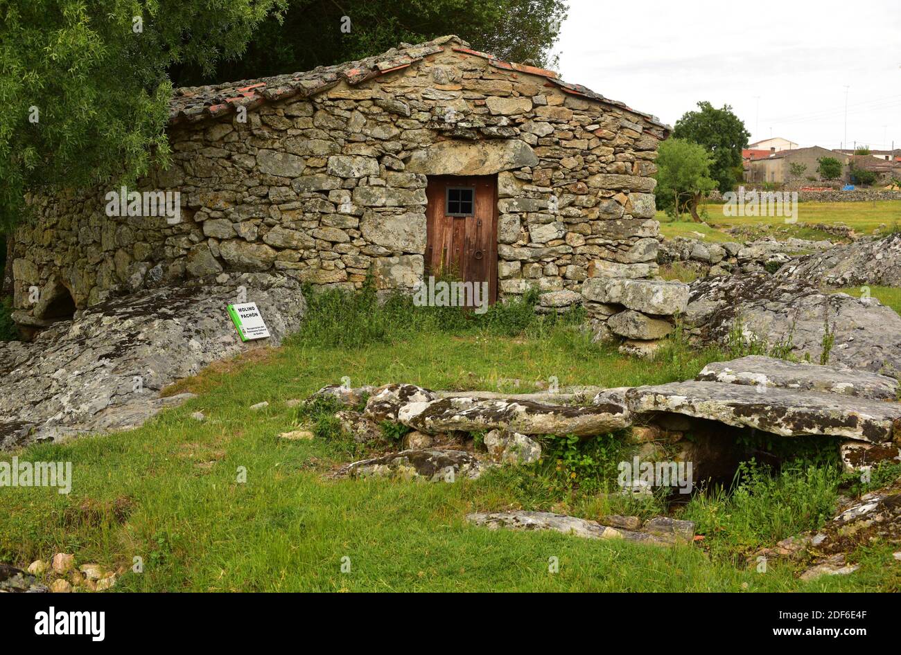 Popular architecture. Watermill (Molino Pachon) building with granite blocks. Badilla, Sayago, Zamora Province, Castilla-Leon, Spain. Stock Photo