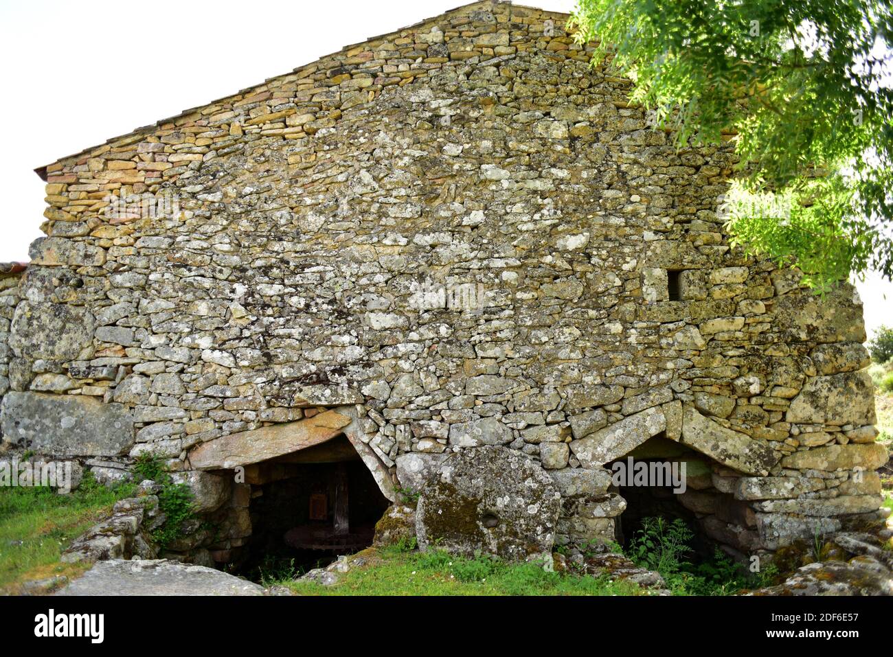 Popular architecture. Watermill (Molino de Serafin) building with granite blocks. Mamoles, Sayago, Zamora Province, Castilla-Leon, Spain. Stock Photo