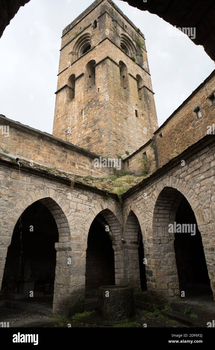 Ainsa, Santa Maria church (bell tower and cloister). Sobrarbe, Huesca province, Aragon, Spain. Stock Photo