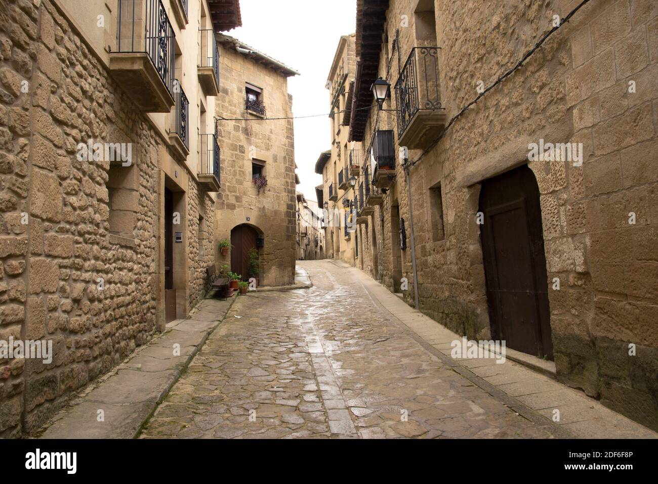 Uncastillo, typical street (Conjunto Historico Artistico). Cinco Villas region, Zaragoza province, Aragon, Spain. Stock Photo