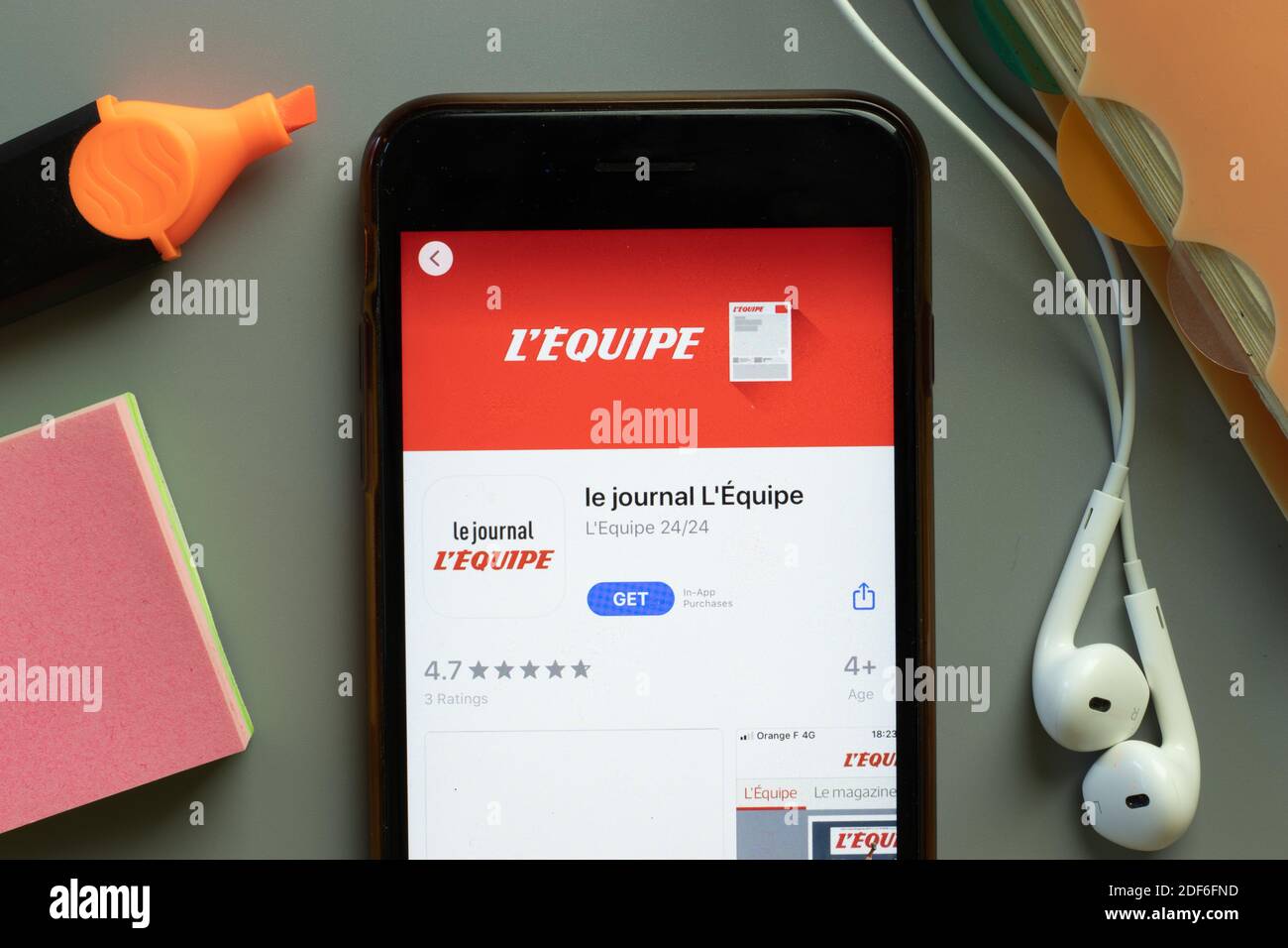 New York, USA - 1 December 2020: le journal Equipe mobile app icon on phone screen top view, Illustrative Editorial. Stock Photo