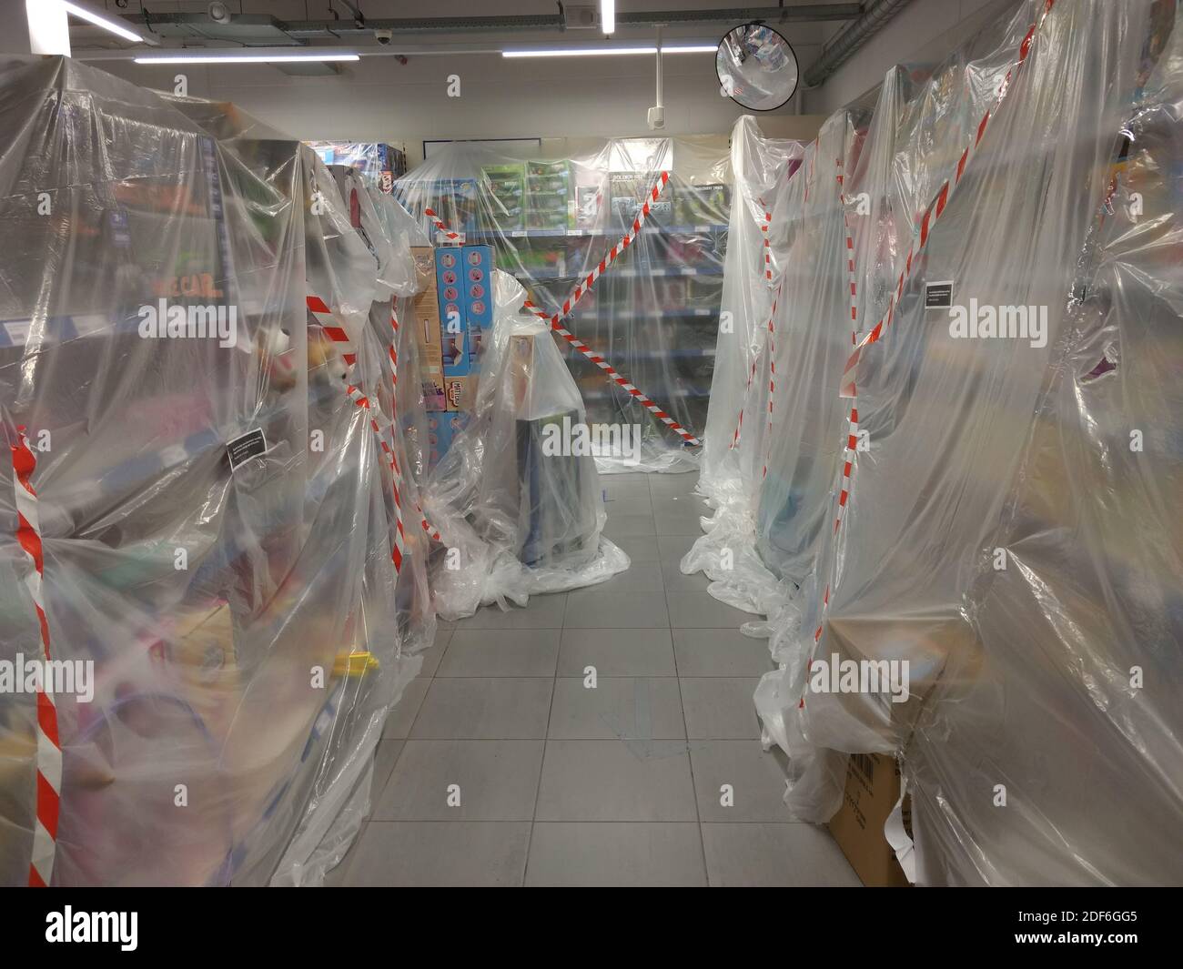 Closed aisles in grocery stores in Belgium Stock Photo Alamy
