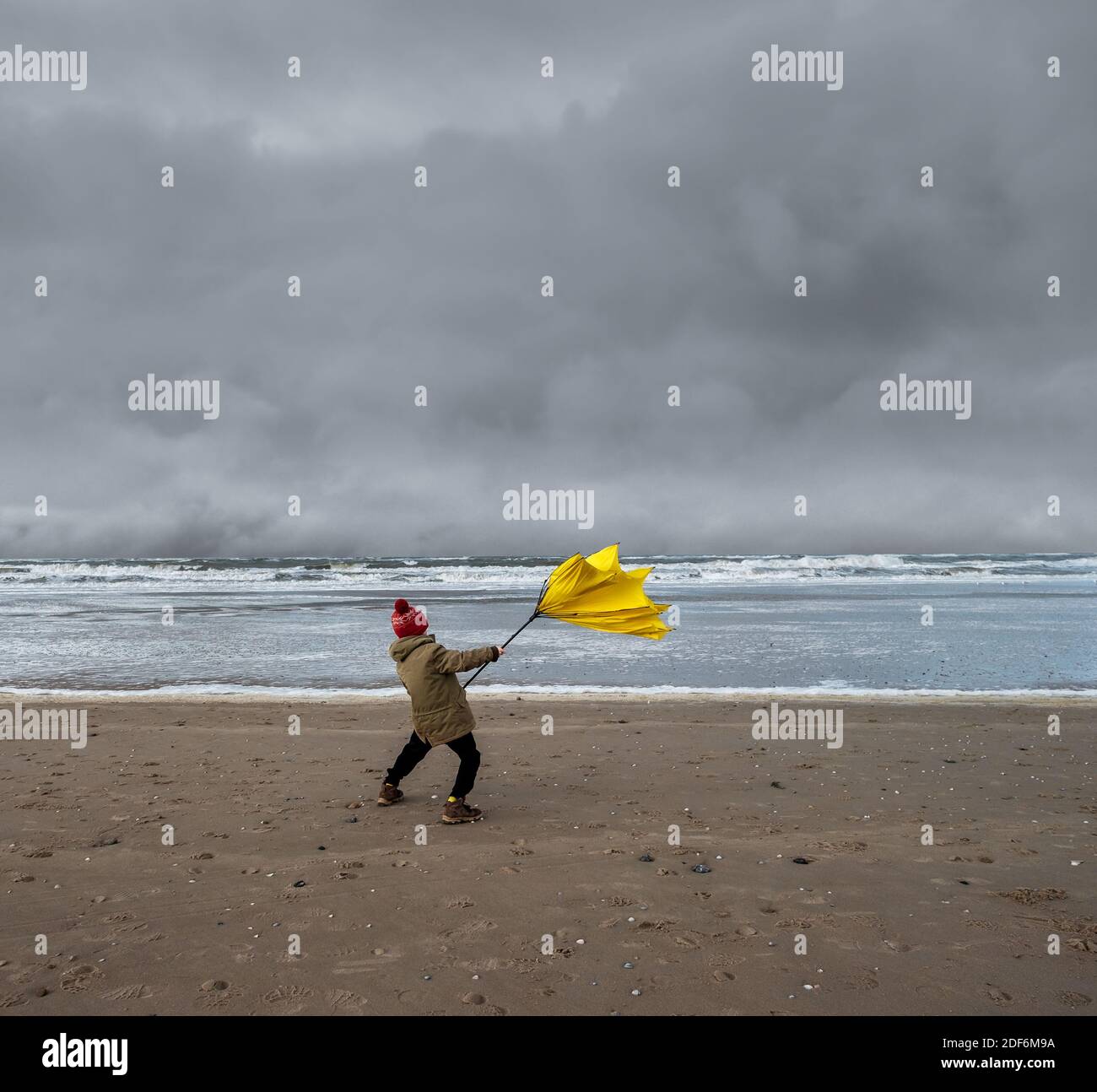 Struggling with wind hi-res stock photography and images - Alamy