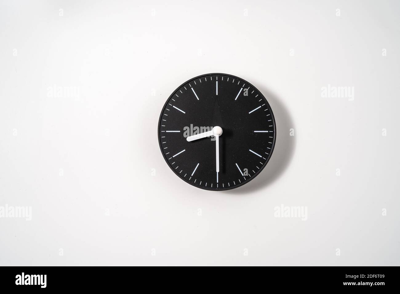 12pm clock hi-res stock photography and images - Alamy
