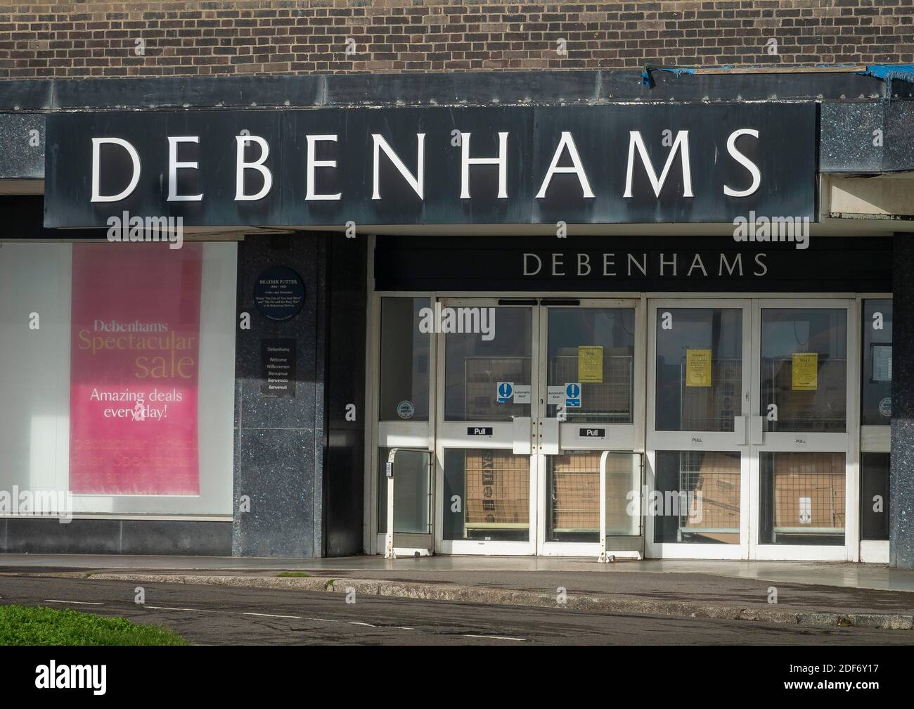 CLOSED - Debenhams in Hastings.Lockdown 2.0 in Hastings, East Sussex which has recorded the lowest number of new Covid-19 infections this week. Stock Photo