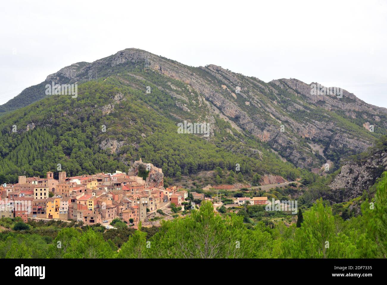 Anticline fold and town. Pratdip, Tarragona province, Catalonia, Spain. Stock Photo