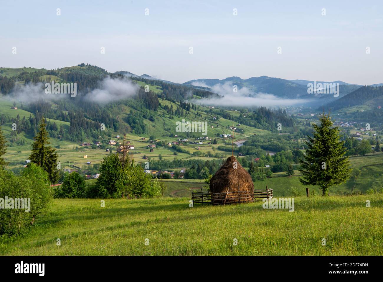 Top view of green mountains hi-res stock photography and images - Alamy
