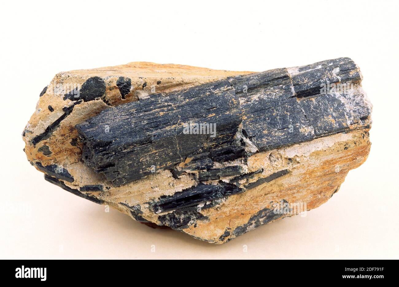 Hornblende is a group of silicates composed by iron, magnesium and