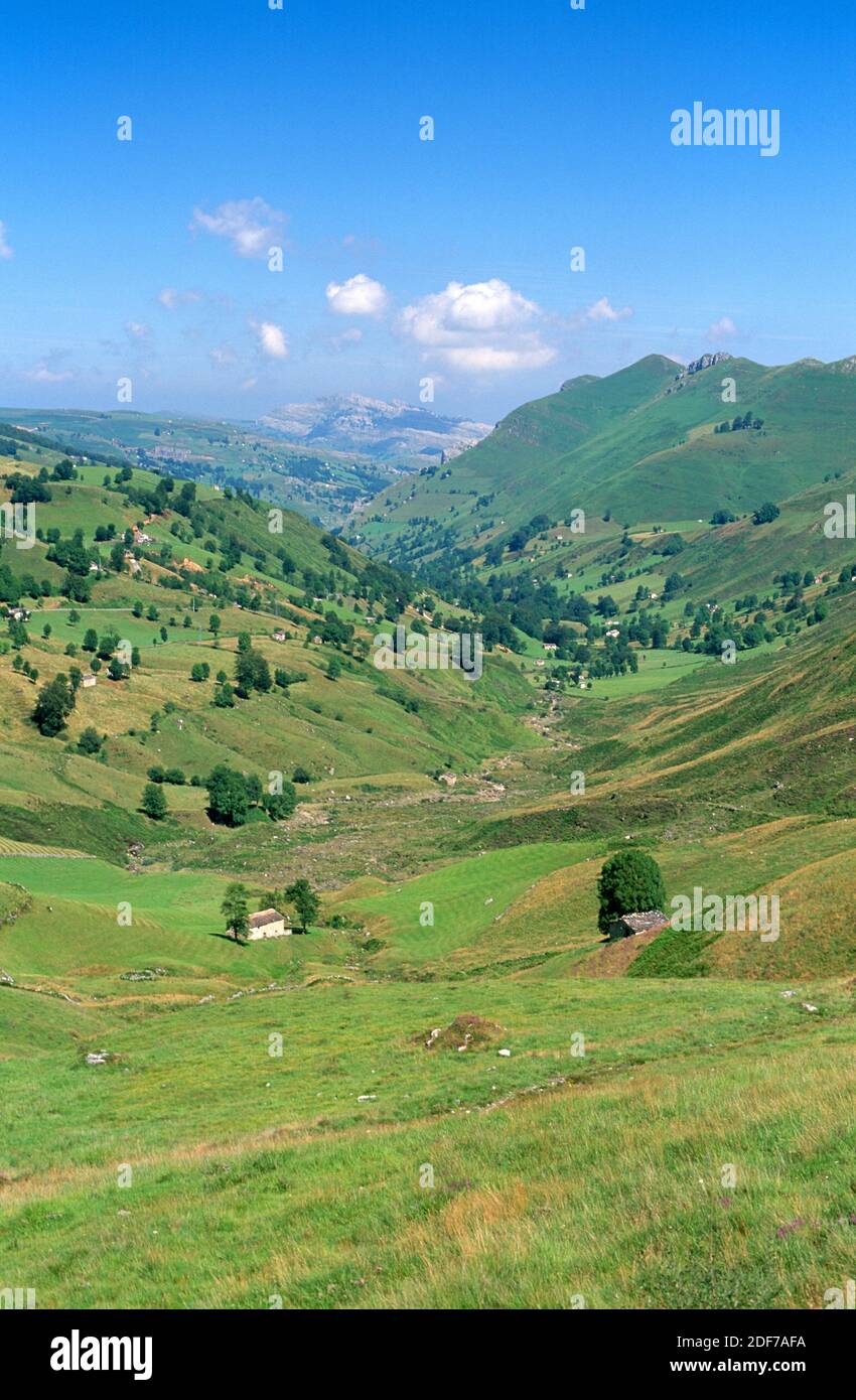 La Lunada Valley (glacial valley) seen from Portillo de la Lunada. Miera Valley, Cantabria, Spain. Stock Photo