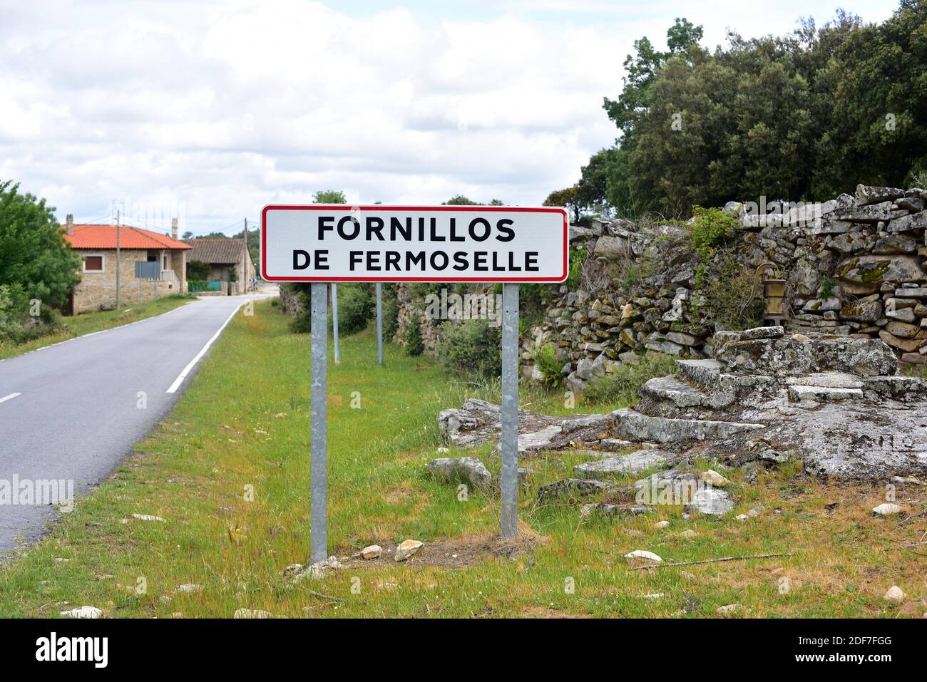 Fornillos de Fermoselle, Villar del Buey municipality. At right manual hydraulic pump. Zamora province, Castilla y Leon, Spain. Stock Photo
