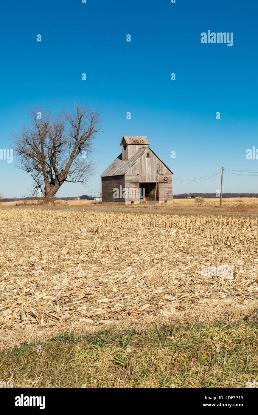 Corn crib barn hires stock photography and images Alamy