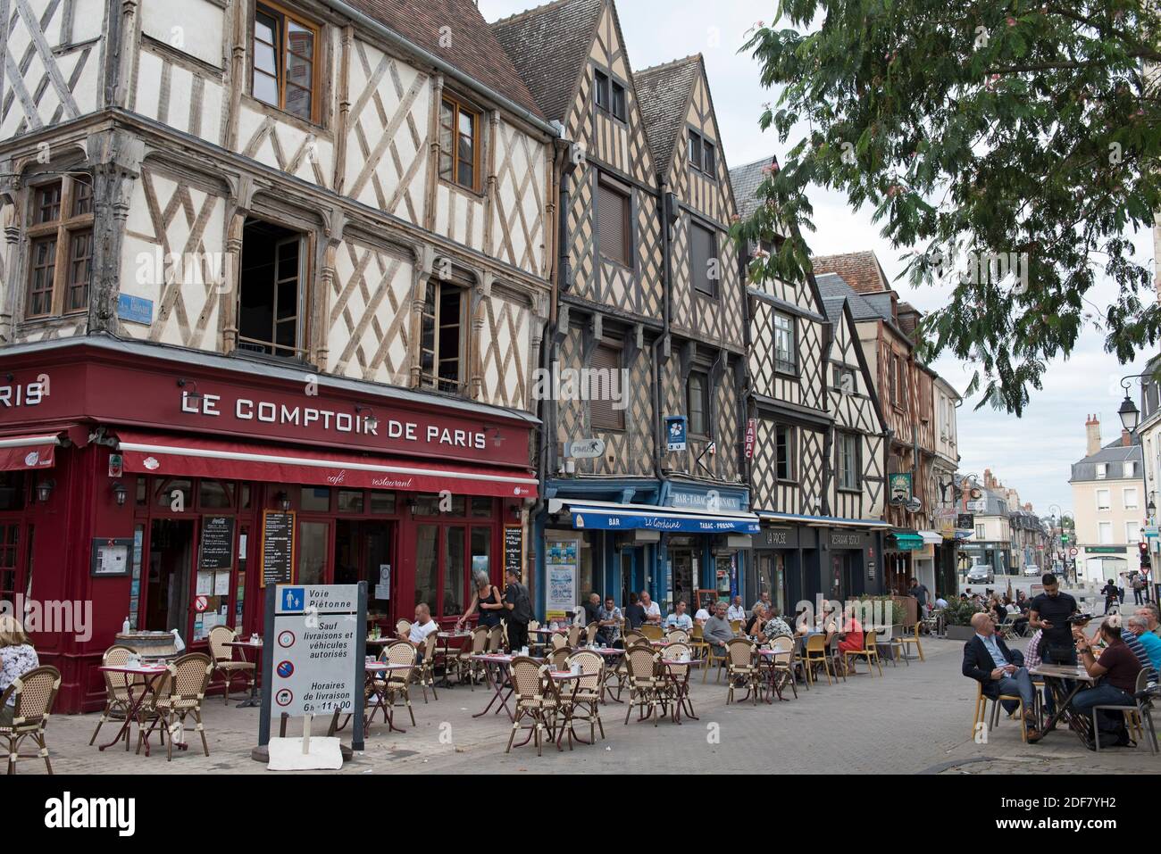 Sidewalk cafe in Jean Girard Street, Gordaine Square, Bourges, Cher department, Province of Berry, Centre-Val de Loire region, France. Stock Photo