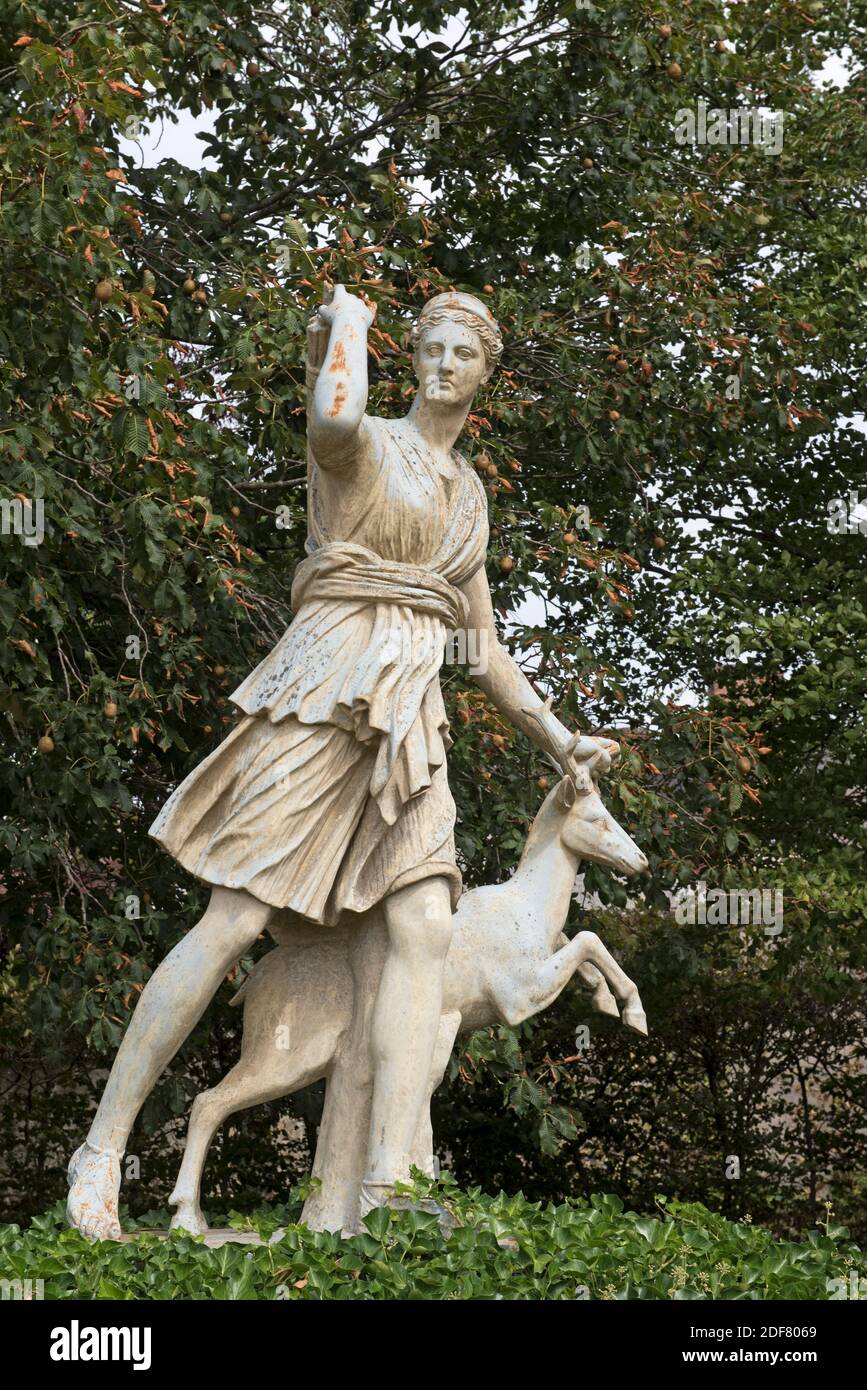 Statue of Diane Chasseresse (copy of Artemis, goddess of hunting, known as  ""Diane de Versailles"". Collections of the Louvre Museum) in the French  Stock Photo - Alamy