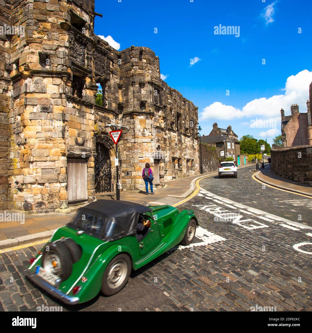 Classic old car, Façade of Mar´s Wark or Mar´s Lodging ruined, Historic Scotland, Stirling city, Scotland, United Kingdom, Europe. Stock Photo