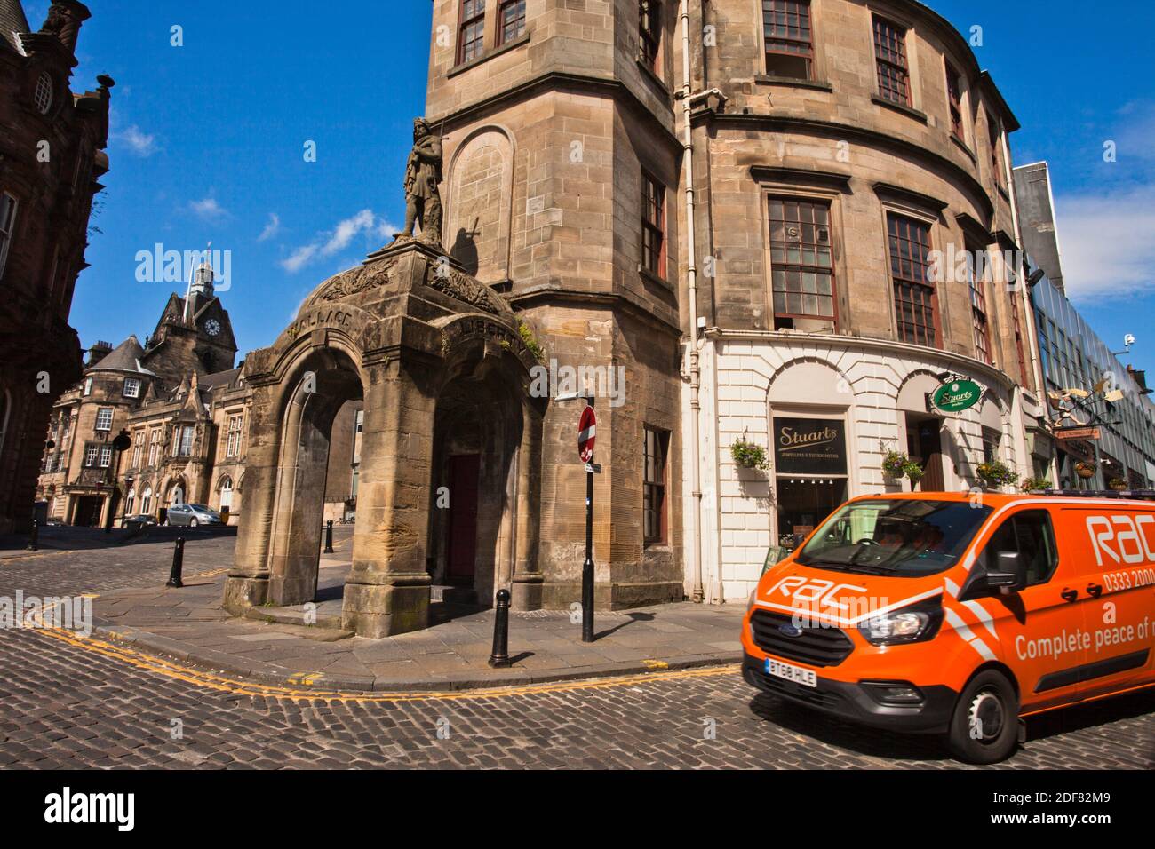 William Wallace statue, The Athenaeum building, King Street, Stirling