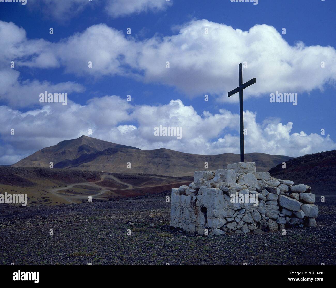 CRUZ DE SAN MARCIAL LUGAR DONDE SE ENCONTRABA LA ANTIGUA ERMITA DE SAN