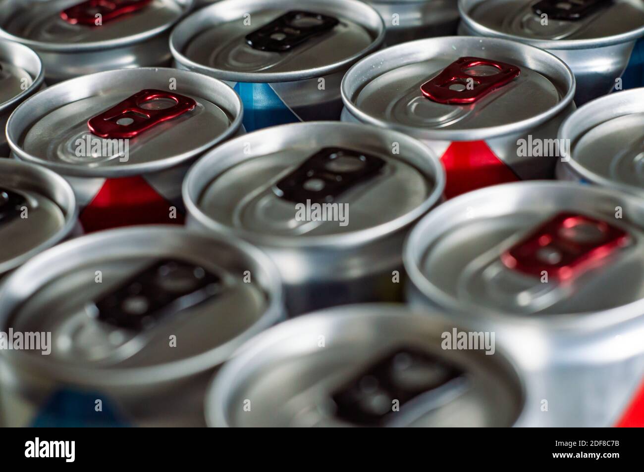 Shiny Silver Aluminum Soda Cans in a Group Stock Photo - Alamy