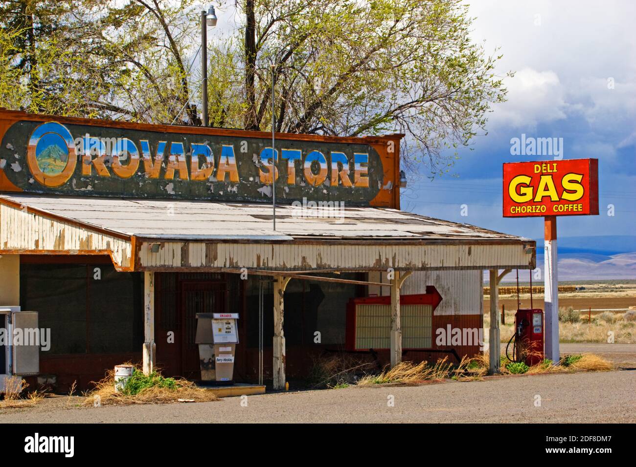Abandoned REVADA STORE and GAS STATION near the Oregon border - NEVADA Stock Photo