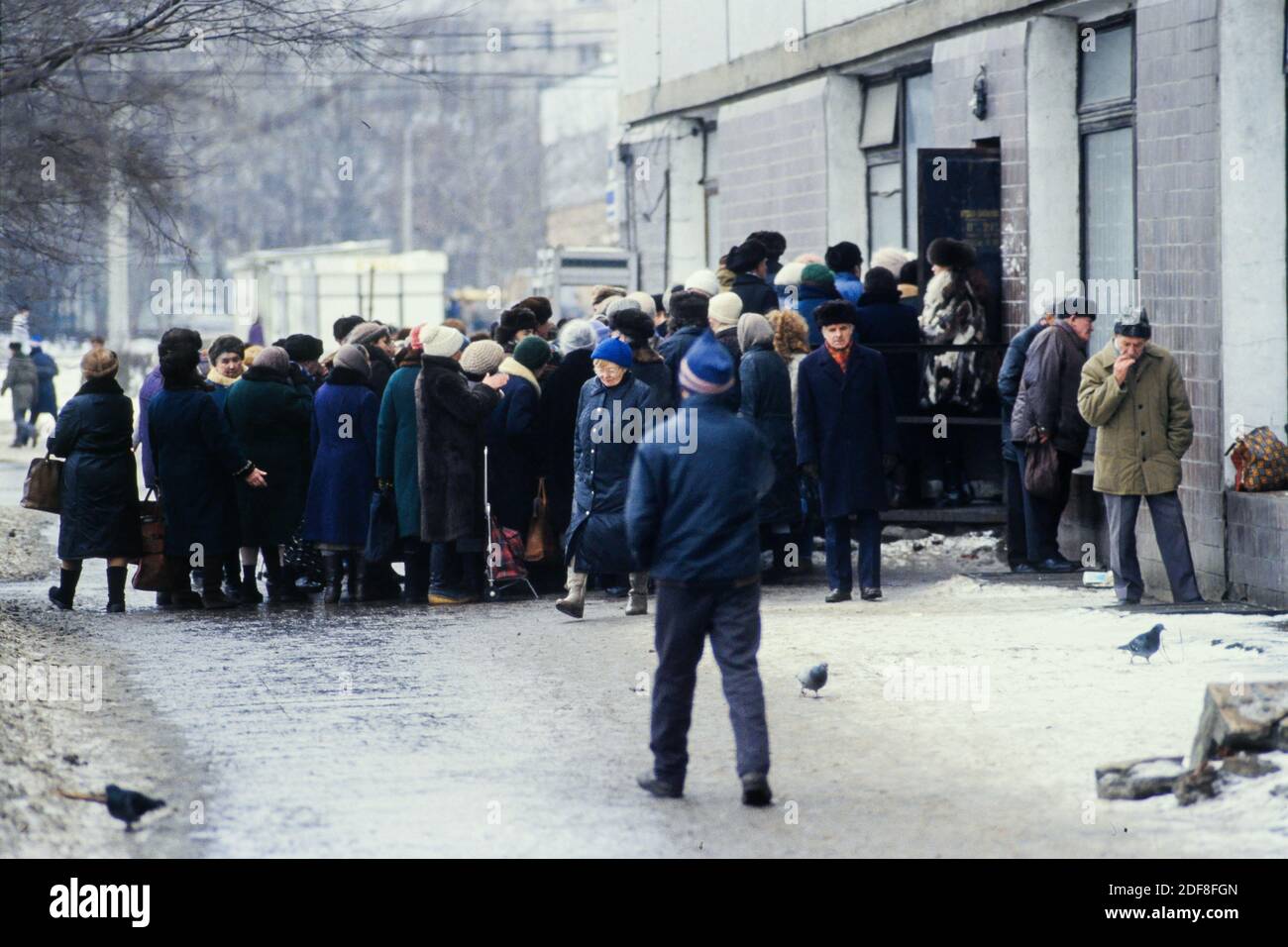 Moscow shop queue hi-res stock photography and images - Alamy