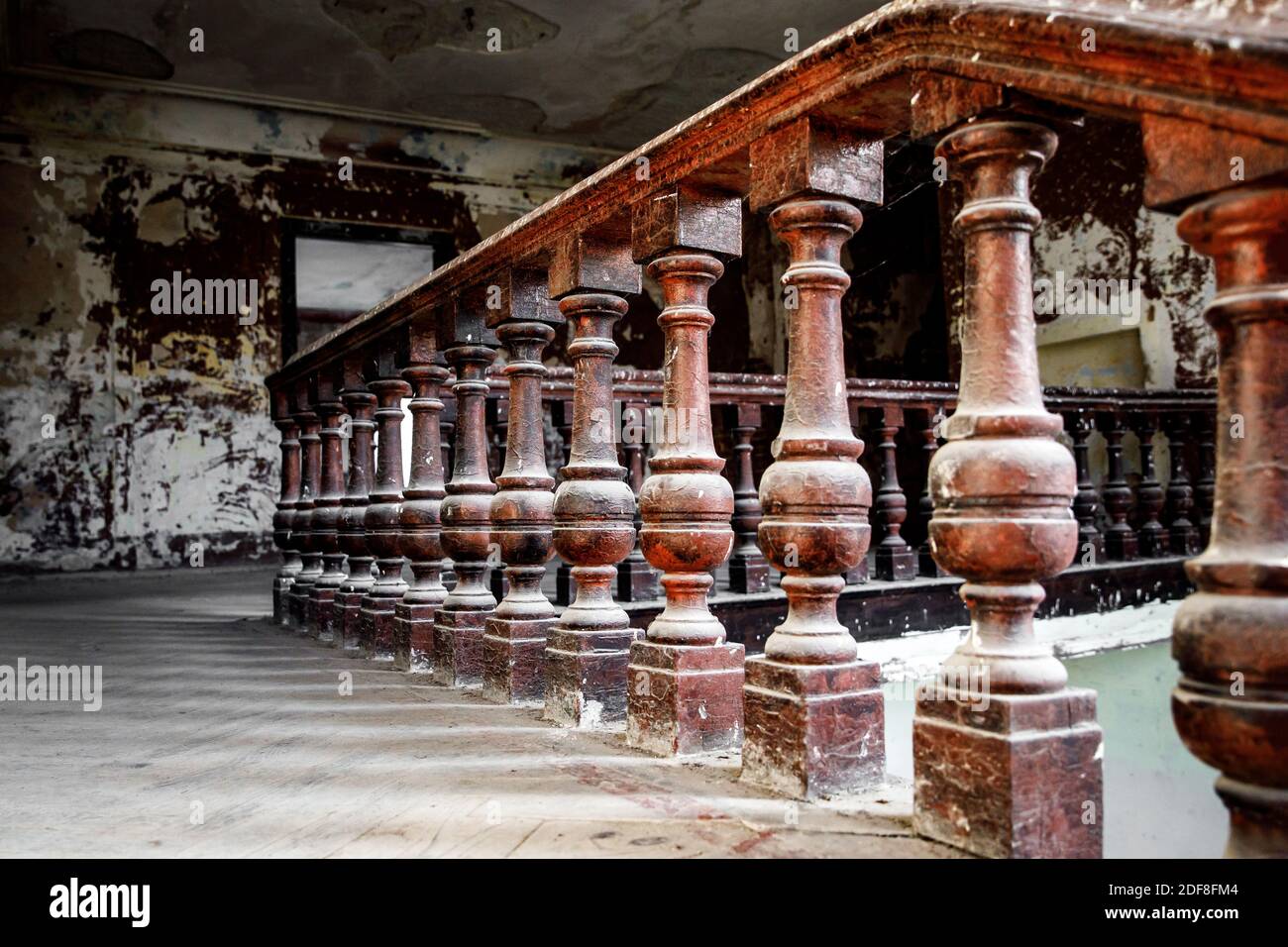 Old wooden railing of a vintage staircase Stock Photo - Alamy