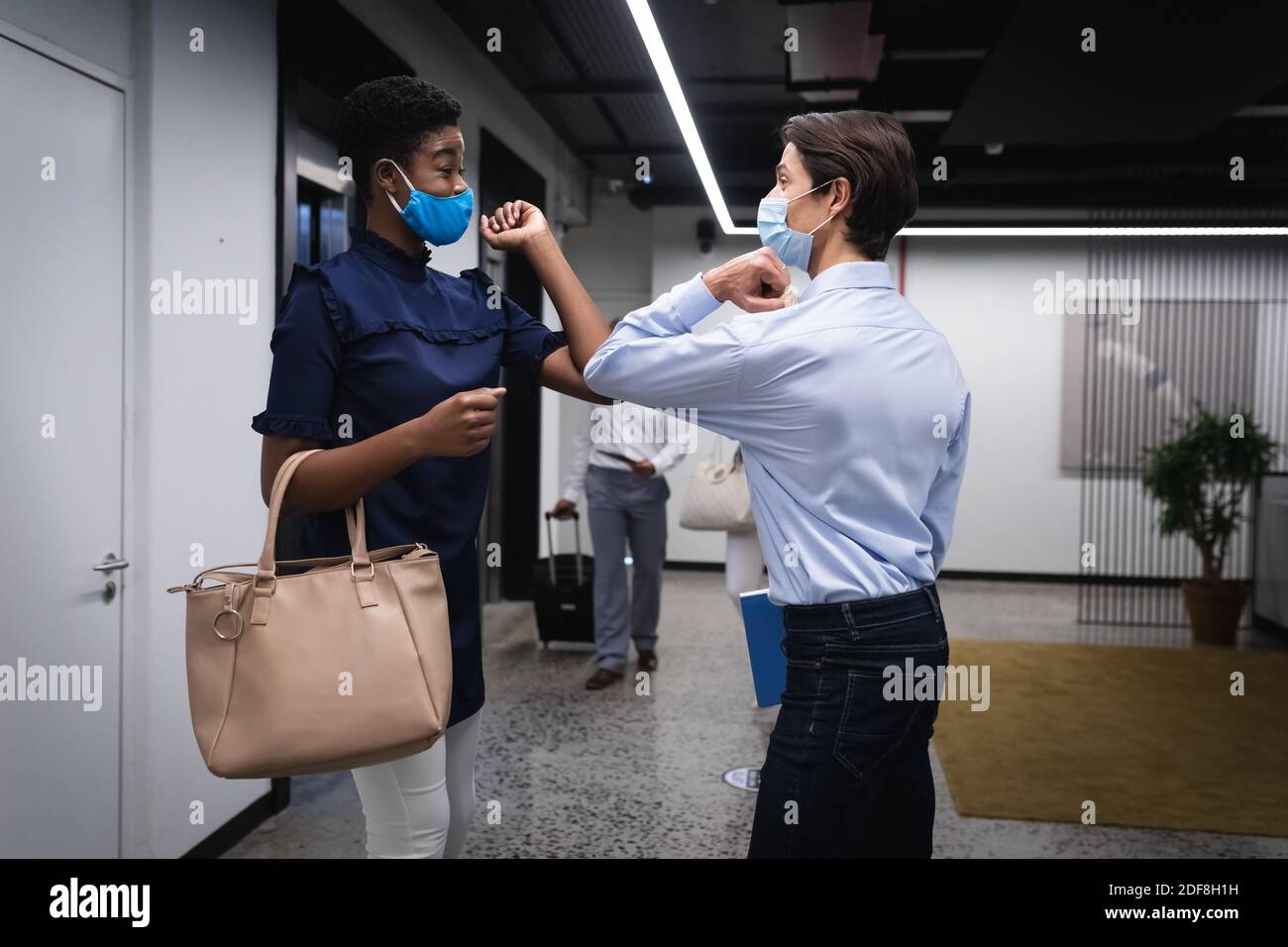 Man woman in medical masks hi-res stock photography and images - Alamy