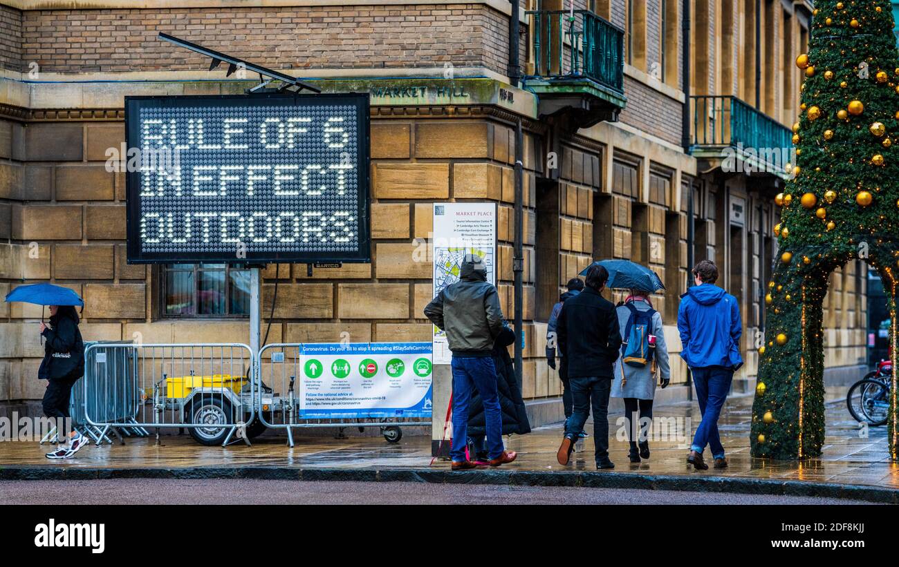 Rule of 6 in effect outdoors sign in central Cambridge UK. Covid Rule of Six sign, Covid-19 Rule of 6 sign. Stock Photo