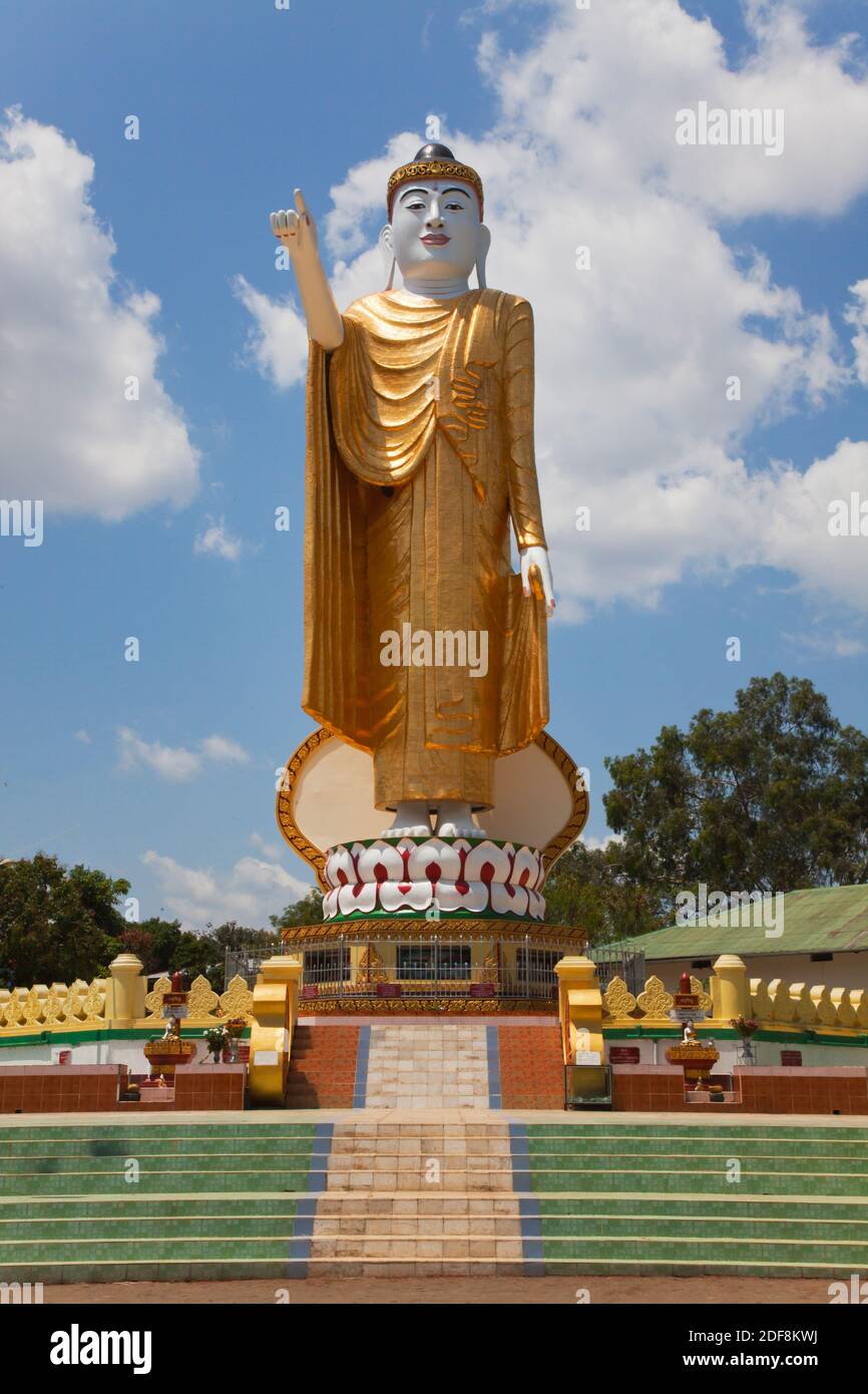 YAT THAW MU is a large standing BUDDHA STATUE overlooking KENGTUNG also