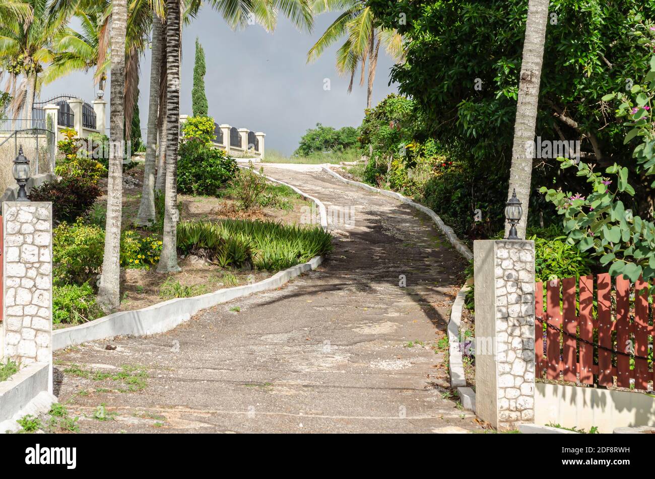 Narrow asphalt road curves hi-res stock photography and images - Alamy