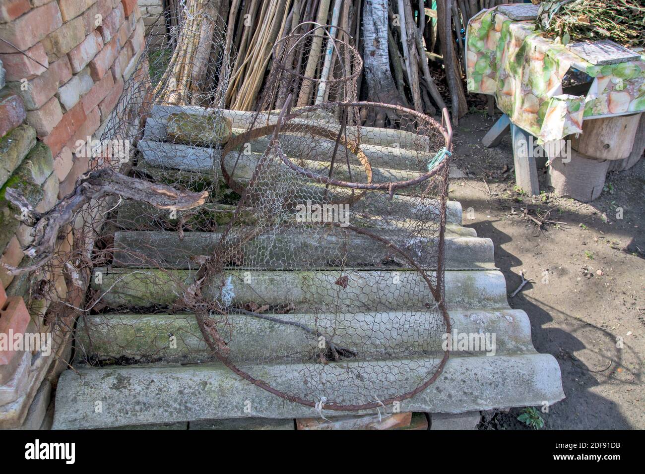 Fishing wicker basket fish hires stock photography and images Alamy