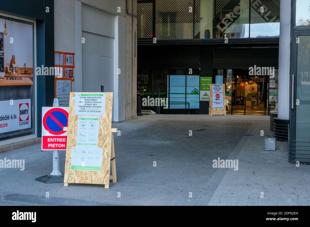 Commerce Et Service High Resolution Stock Photography And Images Alamy