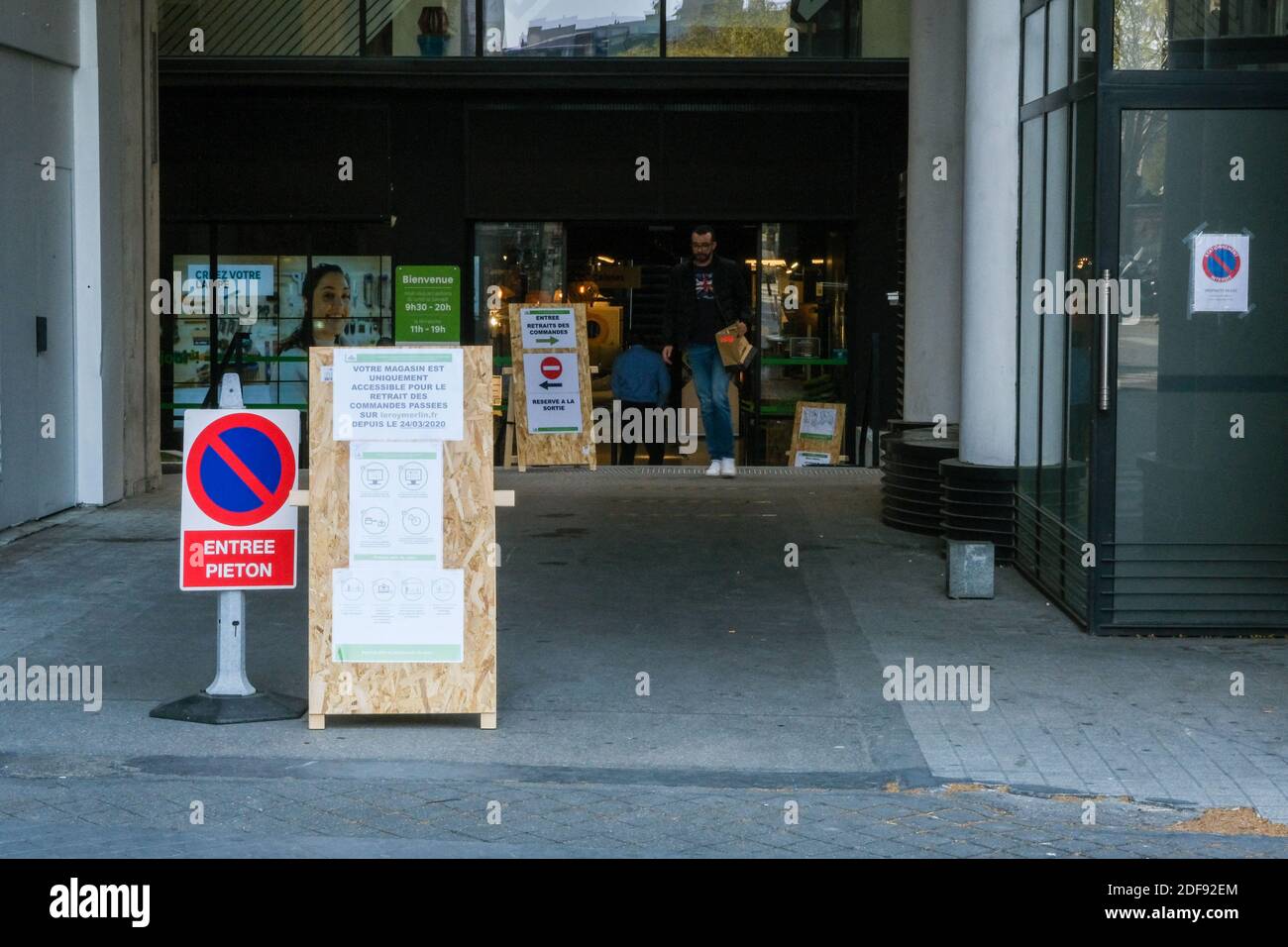 Commerce Et Service High Resolution Stock Photography And Images Alamy