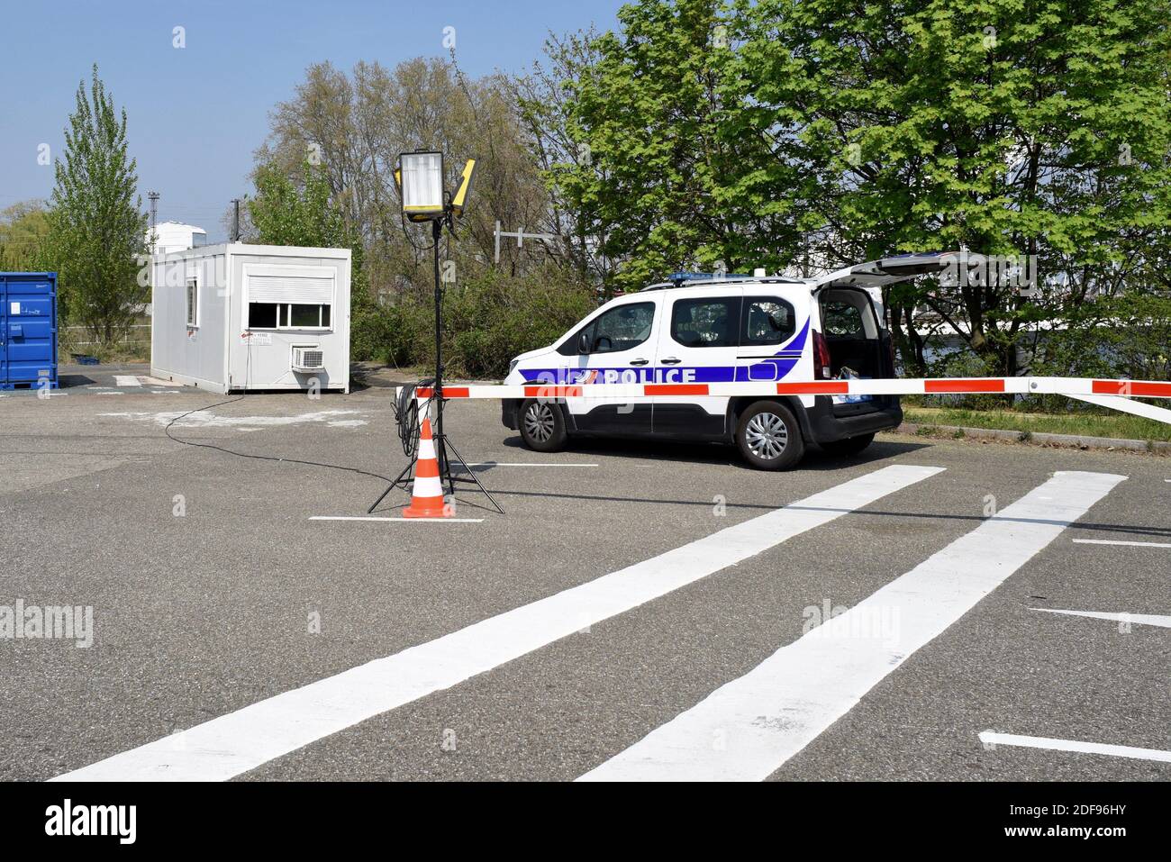 Franco German Border On The Rhine Is Closed At The Bridge Of Europe French And German Border Police Filter The Crossings Only A Work Certificate Or Proof Of Residence Is Required To Cross The Border On April 10 2020 In Strasbourg Northeastern France Kehl Germany Photo By Nicolas Rosesabacapresscom 2DF96HY 