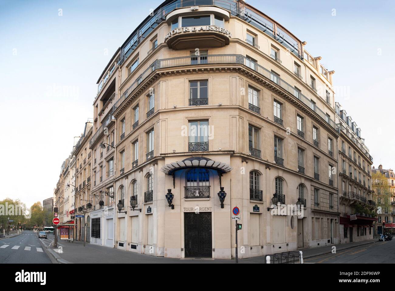 View of a famous Tour d'Argent restaurant closed on Quai de la Tournelle after gourvernement measure due to the coronavirus (Covid-19) pandemic in Paris, on April 12, 2020 in Paris, France. Photo by David NIVIERE/ABACAPRESS.COM Stock Photo