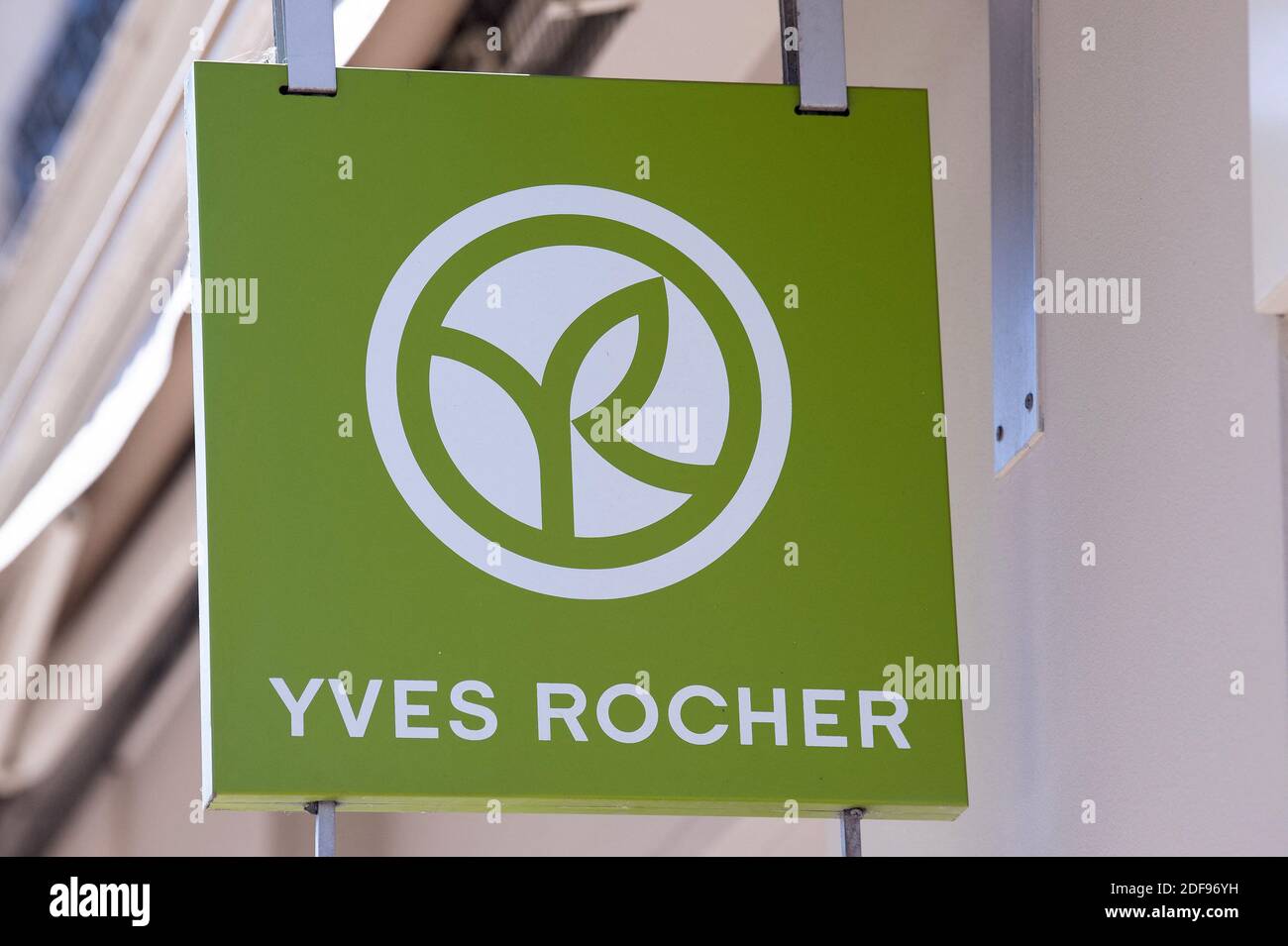 Yves rocher hi-res stock photography and images - Page 3 - Alamy